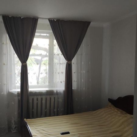 Хостел На Барахолки Almaty Ngoại thất bức ảnh