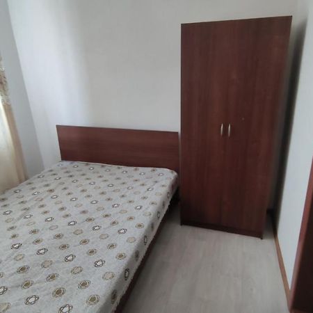 Хостел На Барахолки Almaty Ngoại thất bức ảnh