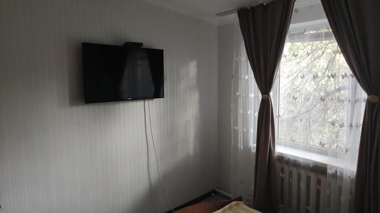 Хостел На Барахолки Almaty Ngoại thất bức ảnh