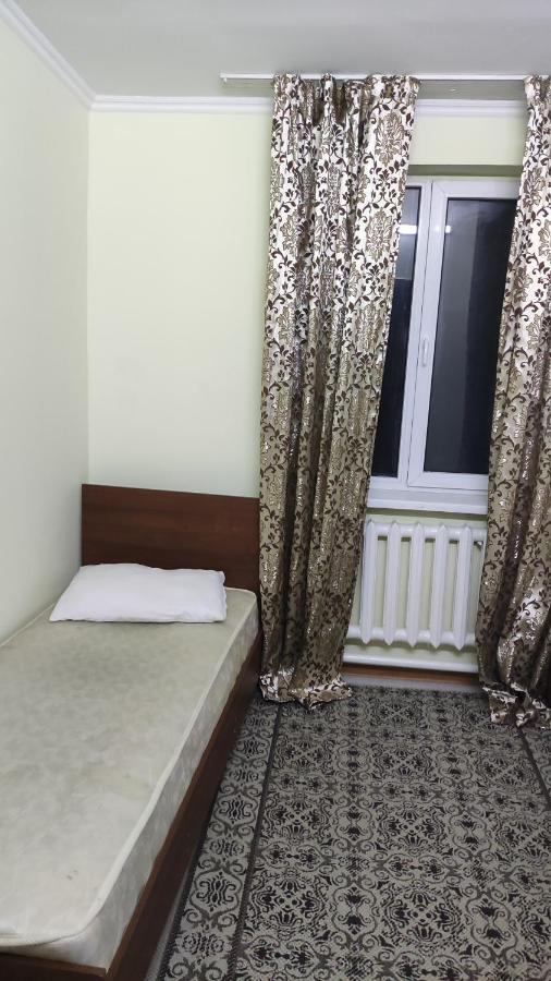 Хостел На Барахолки Almaty Ngoại thất bức ảnh