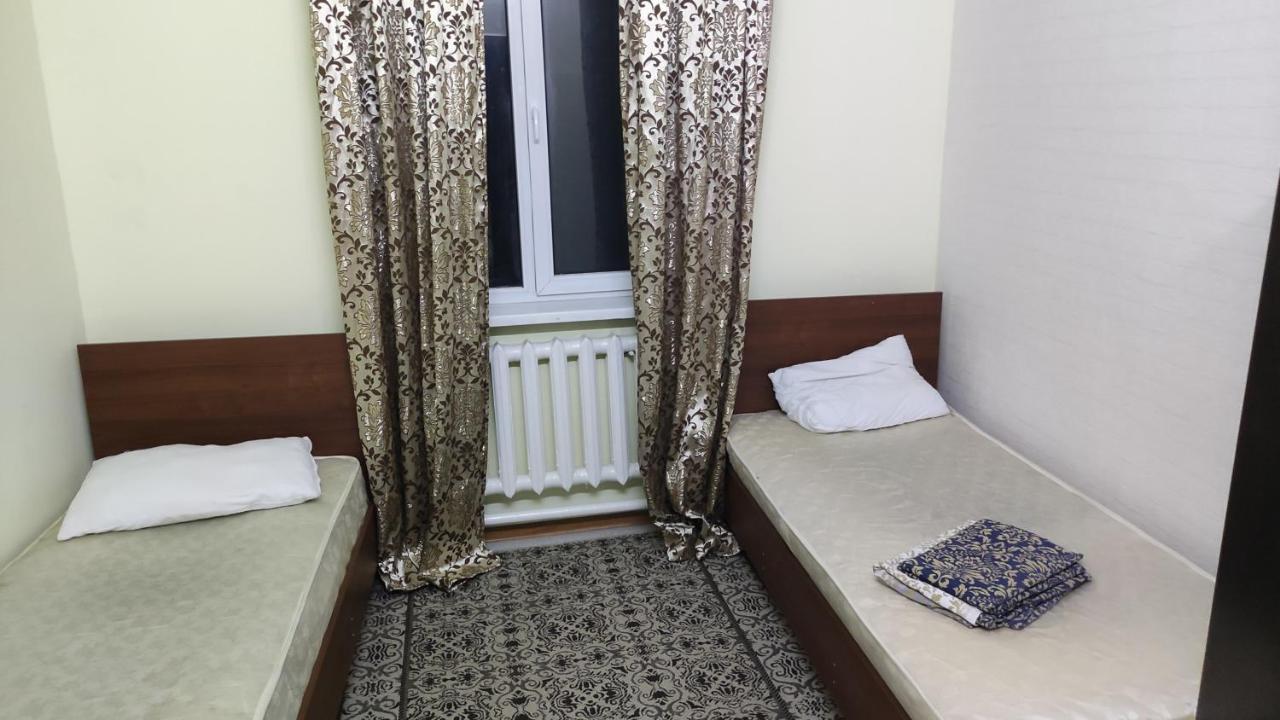 Хостел На Барахолки Almaty Ngoại thất bức ảnh