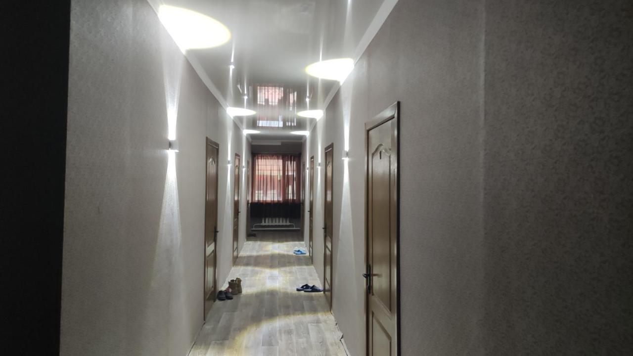 Хостел На Барахолки Almaty Ngoại thất bức ảnh