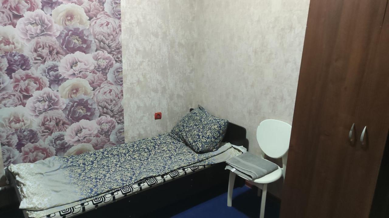 Хостел На Барахолки Almaty Ngoại thất bức ảnh